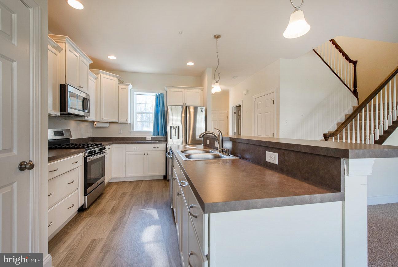 VILLAGE GREENE - Residential