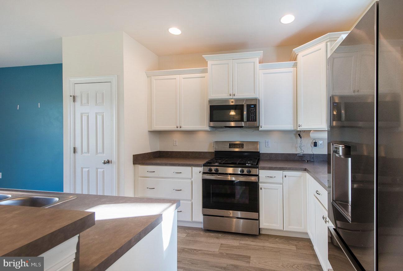VILLAGE GREENE - Residential