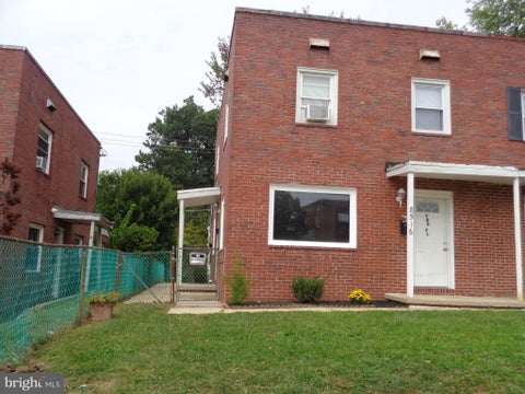 Townhouse For Sale - 8516 Chestnut Oak Road<br/> BALTIMORE, MD 21234