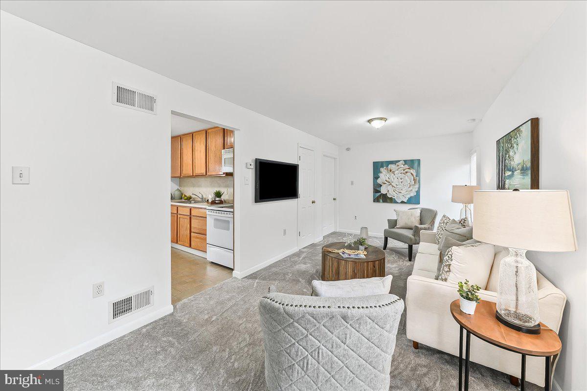 ASTON ARMS - Residential