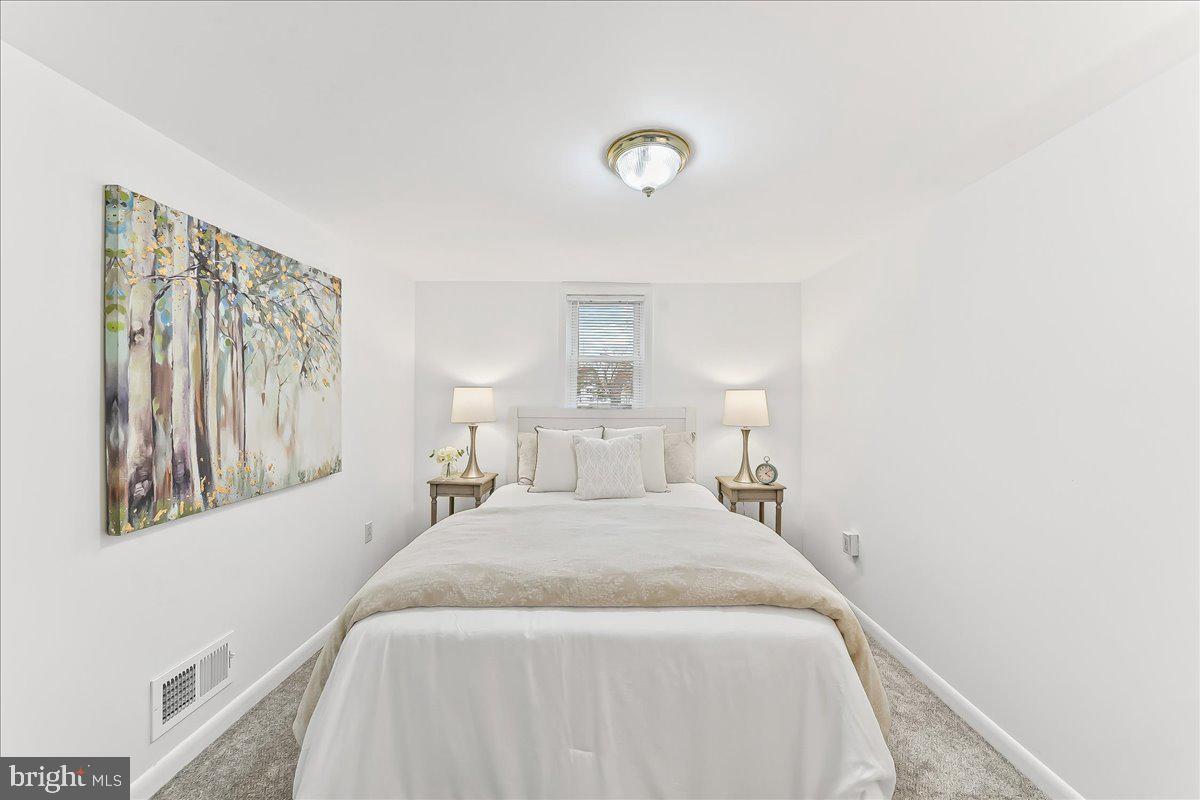 ASTON ARMS - Residential