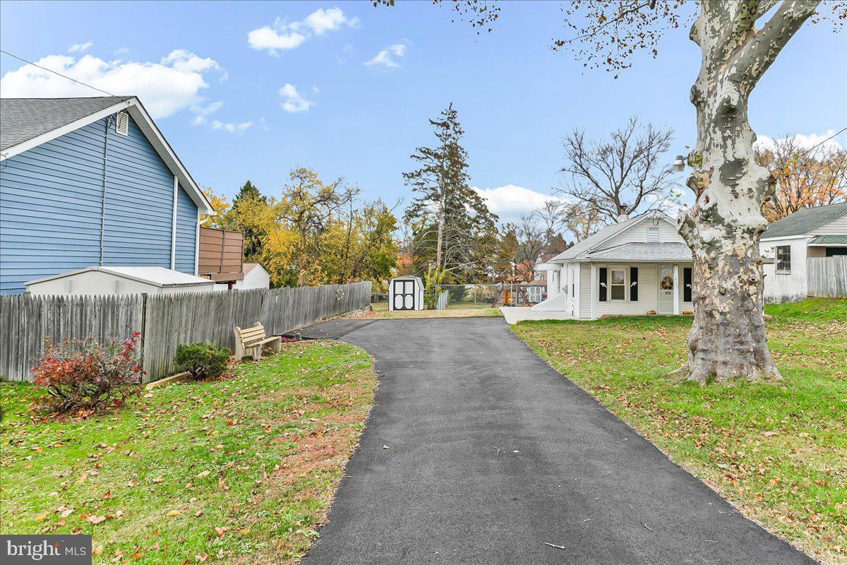 ASTON ARMS - Residential