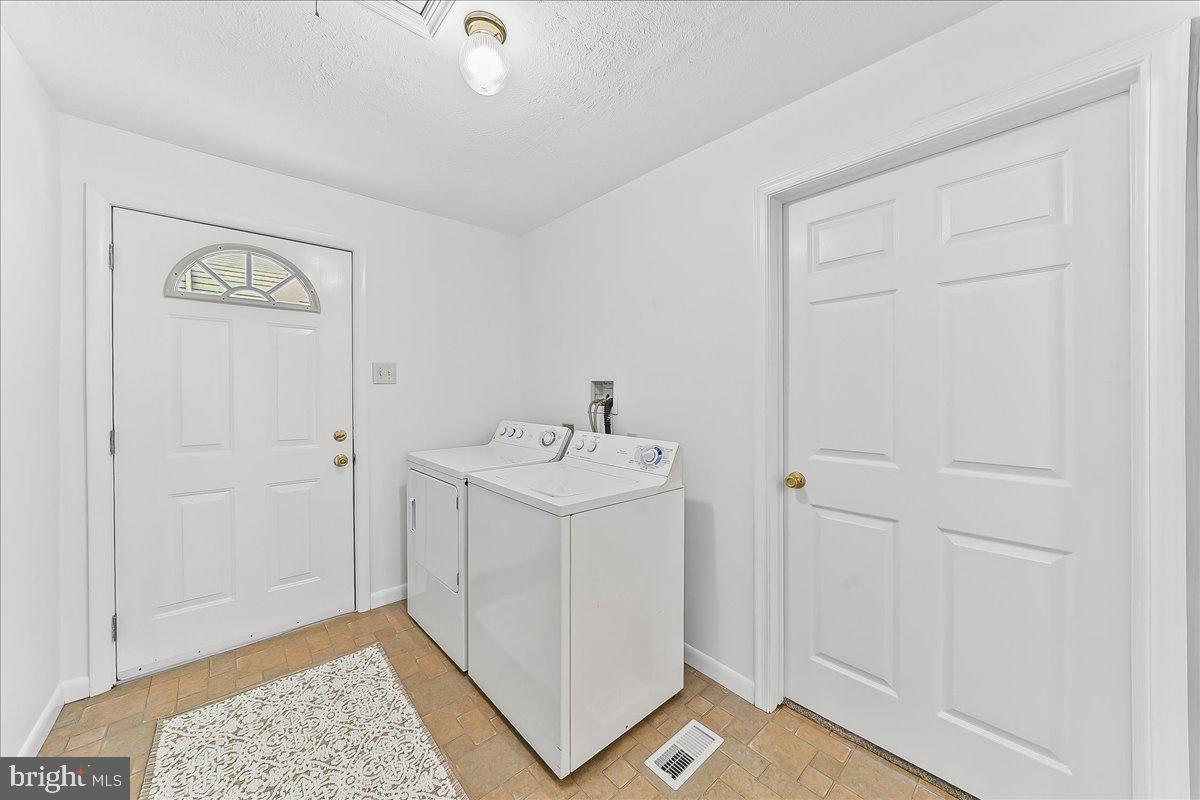 ASTON ARMS - Residential