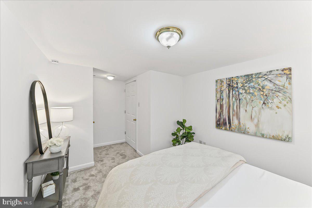 ASTON ARMS - Residential