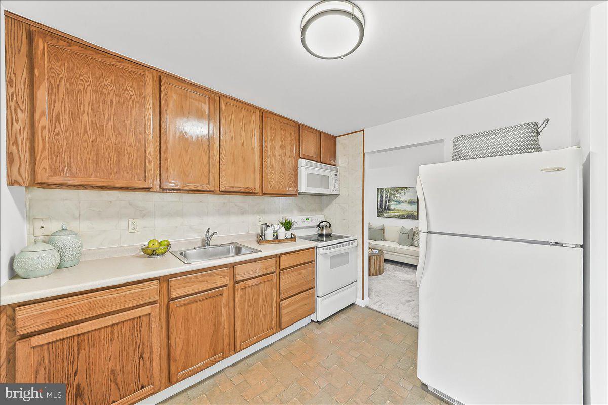 ASTON ARMS - Residential