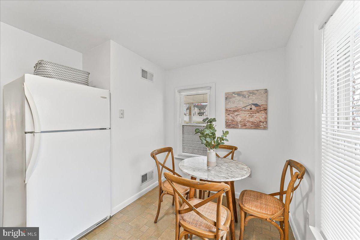 ASTON ARMS - Residential