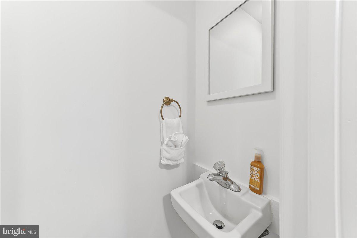 ASTON ARMS - Residential