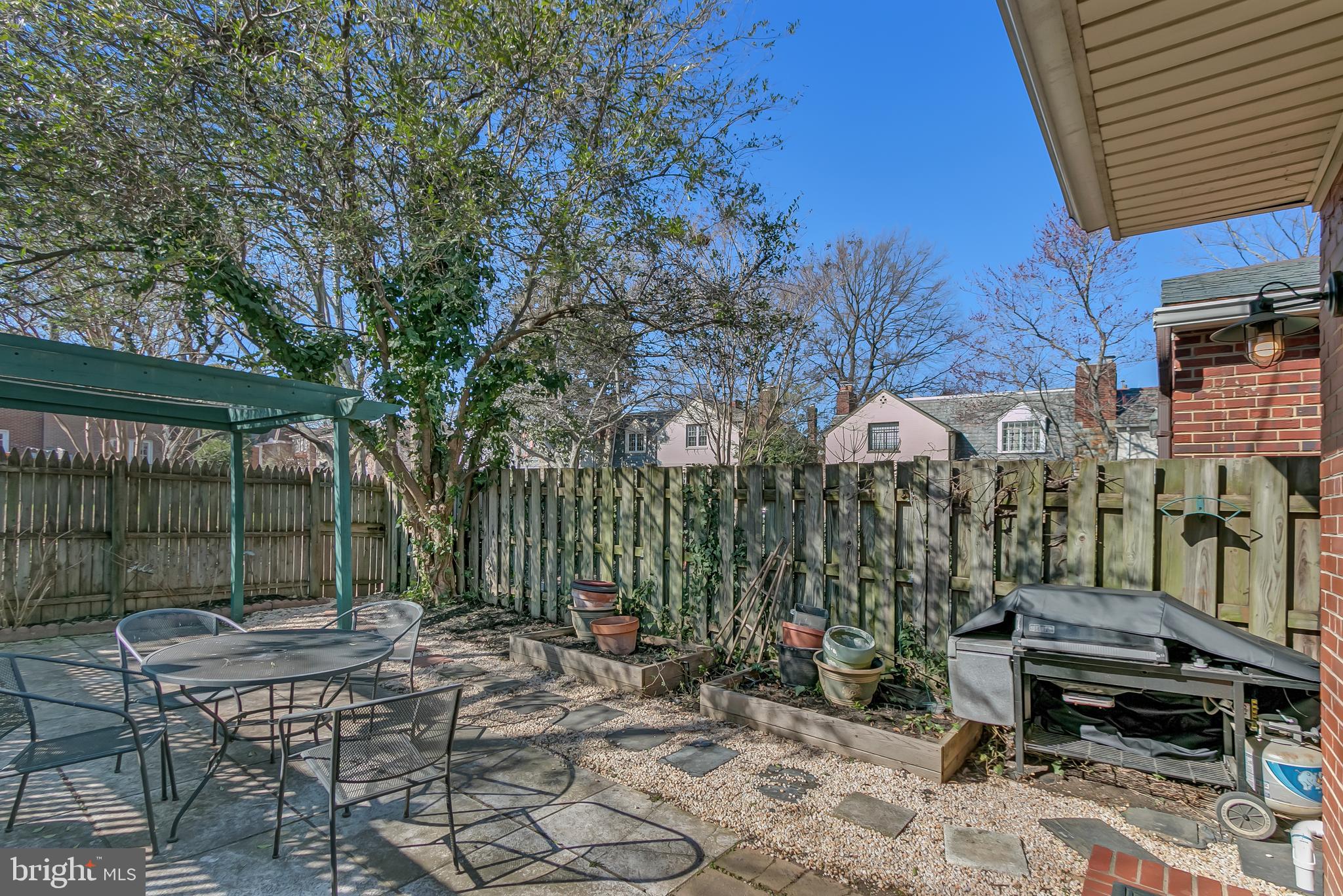 MT VERNON CONST CO - Residential Lease