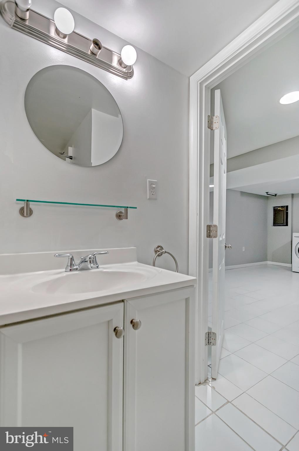 MT VERNON CONST CO - Residential Lease