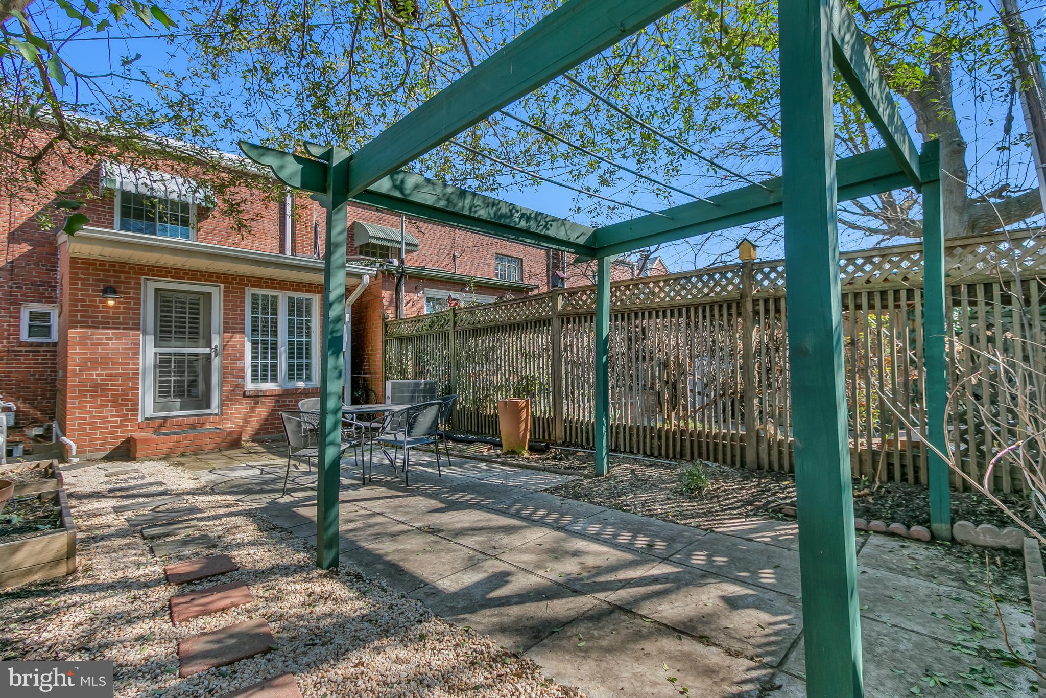 MT VERNON CONST CO - Residential Lease