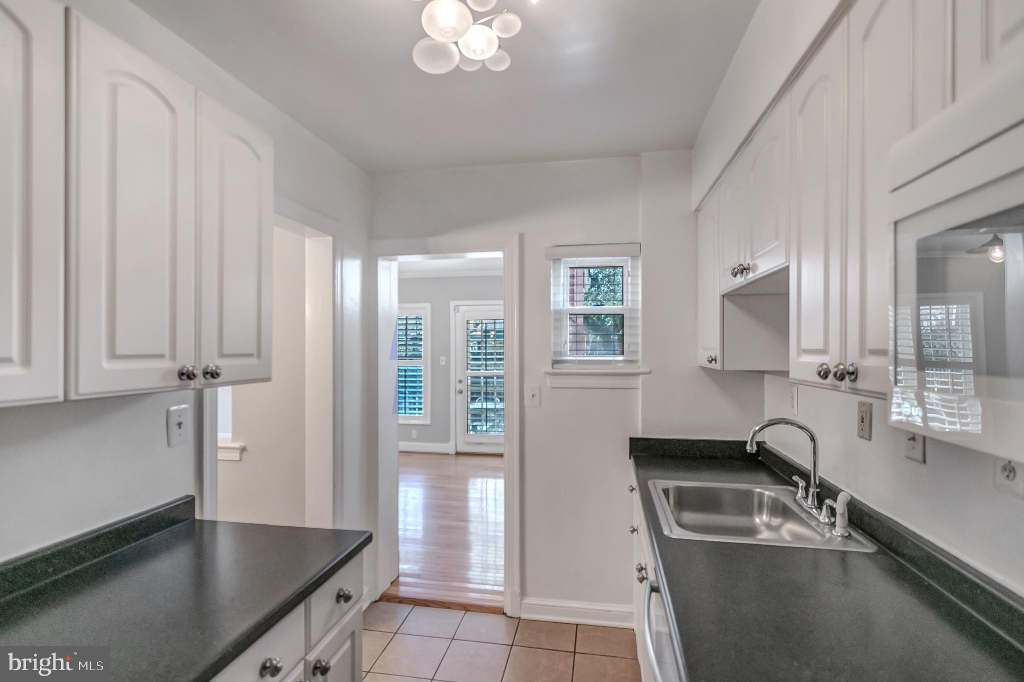 MT VERNON CONST CO - Residential Lease