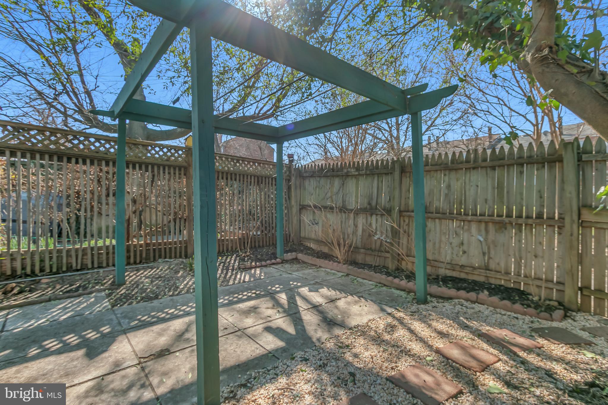 MT VERNON CONST CO - Residential Lease