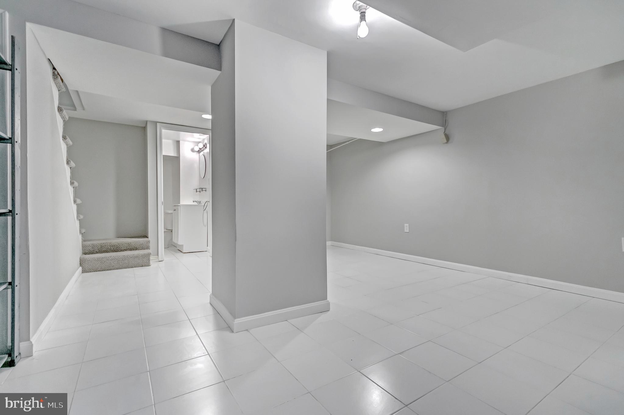 MT VERNON CONST CO - Residential Lease