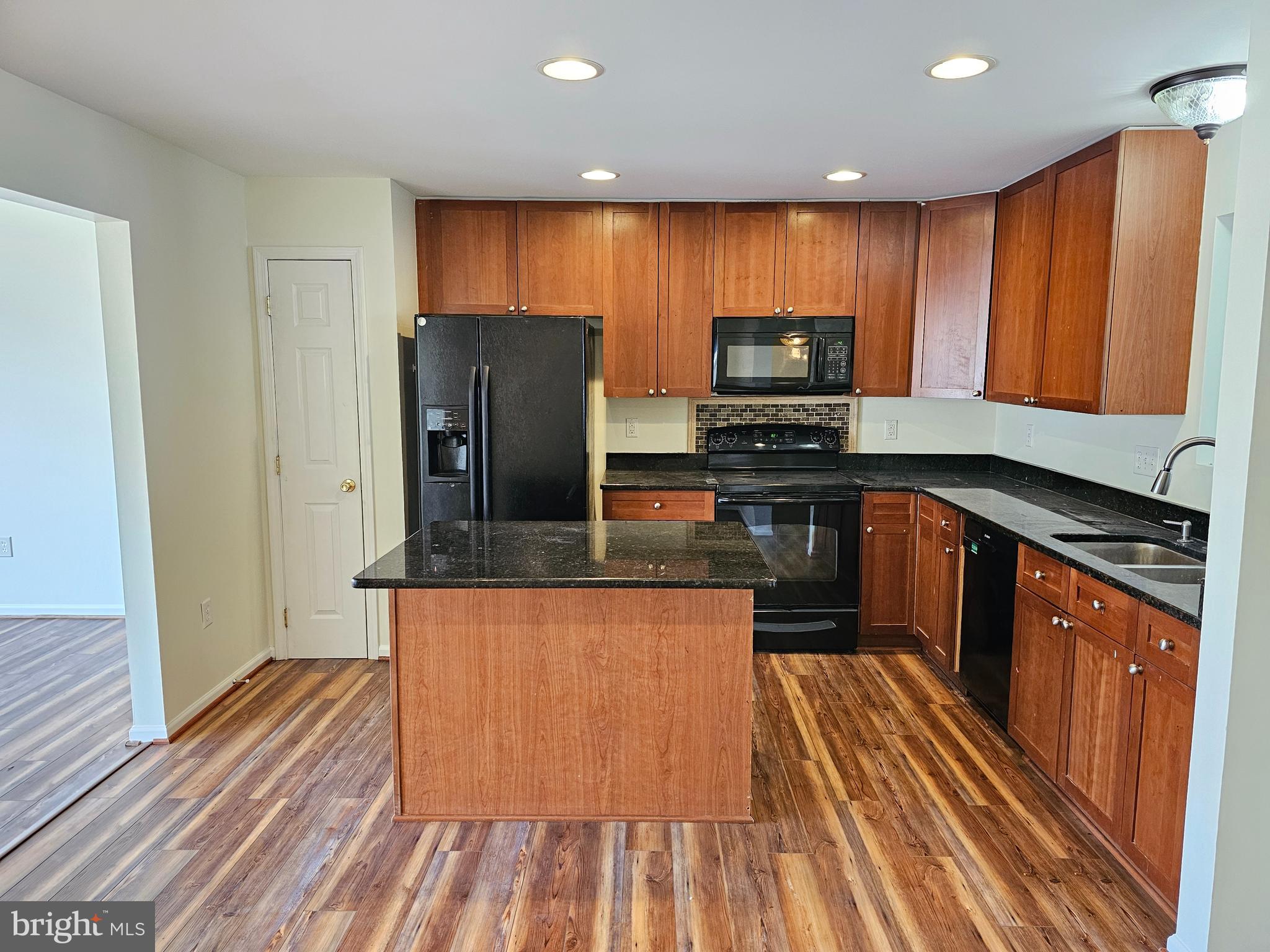 RIVERSIDE VILLAGES - Residential Lease