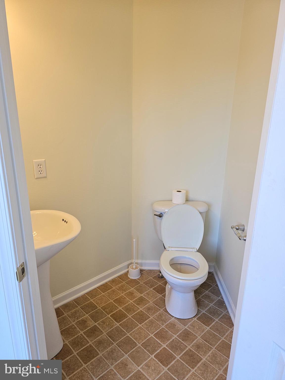 RIVERSIDE VILLAGES - Residential Lease