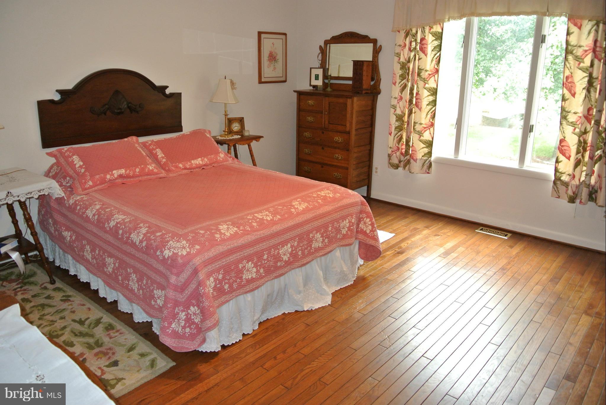 LOCUST GROVE ESTATES SUB - Residential