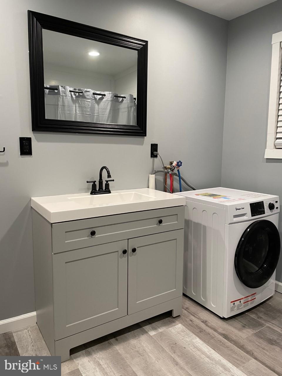 PORT RICHMOND - Residential Income