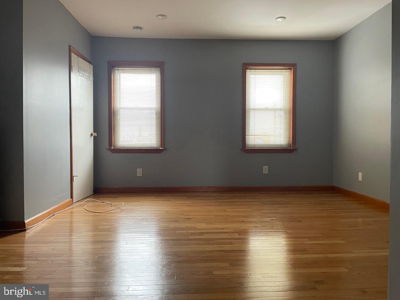 PORT RICHMOND - Residential Income