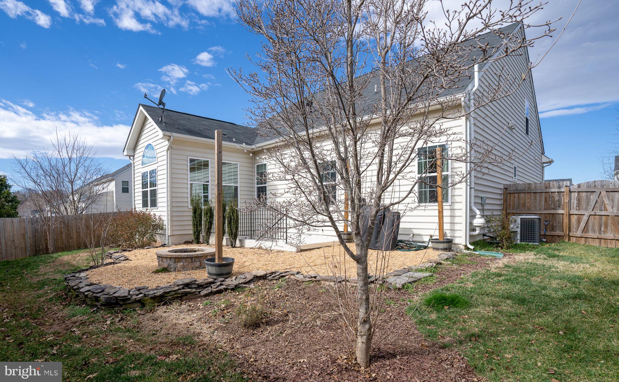 THREE FLAGS - Residential