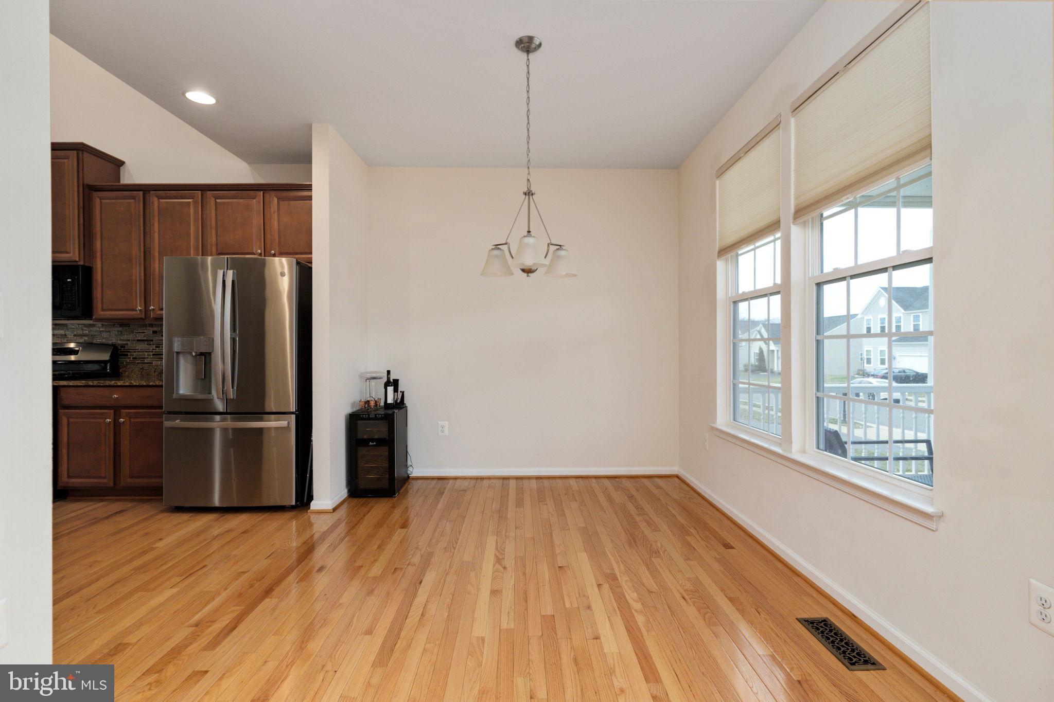 THREE FLAGS - Residential