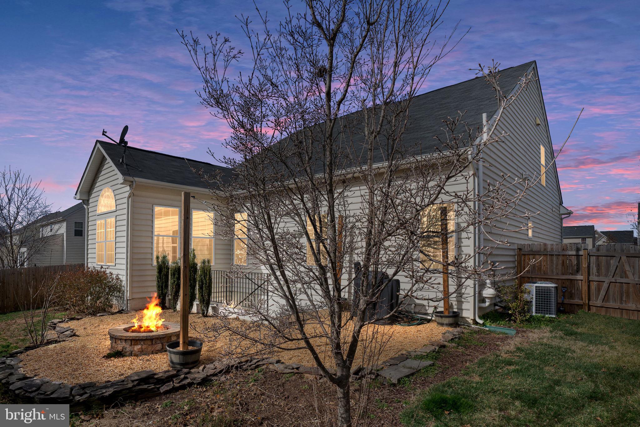 THREE FLAGS - Residential