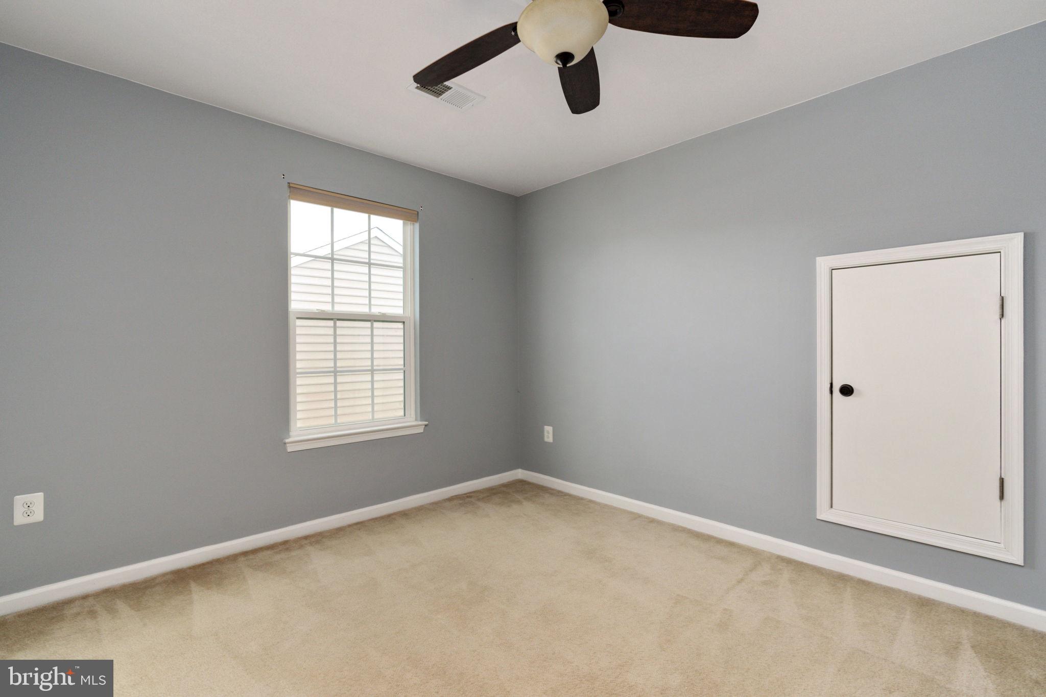 THREE FLAGS - Residential