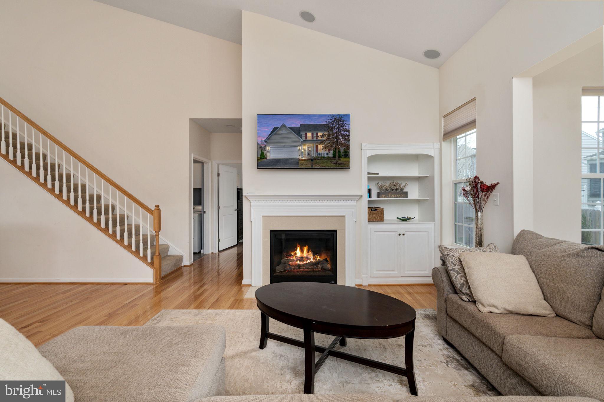 THREE FLAGS - Residential