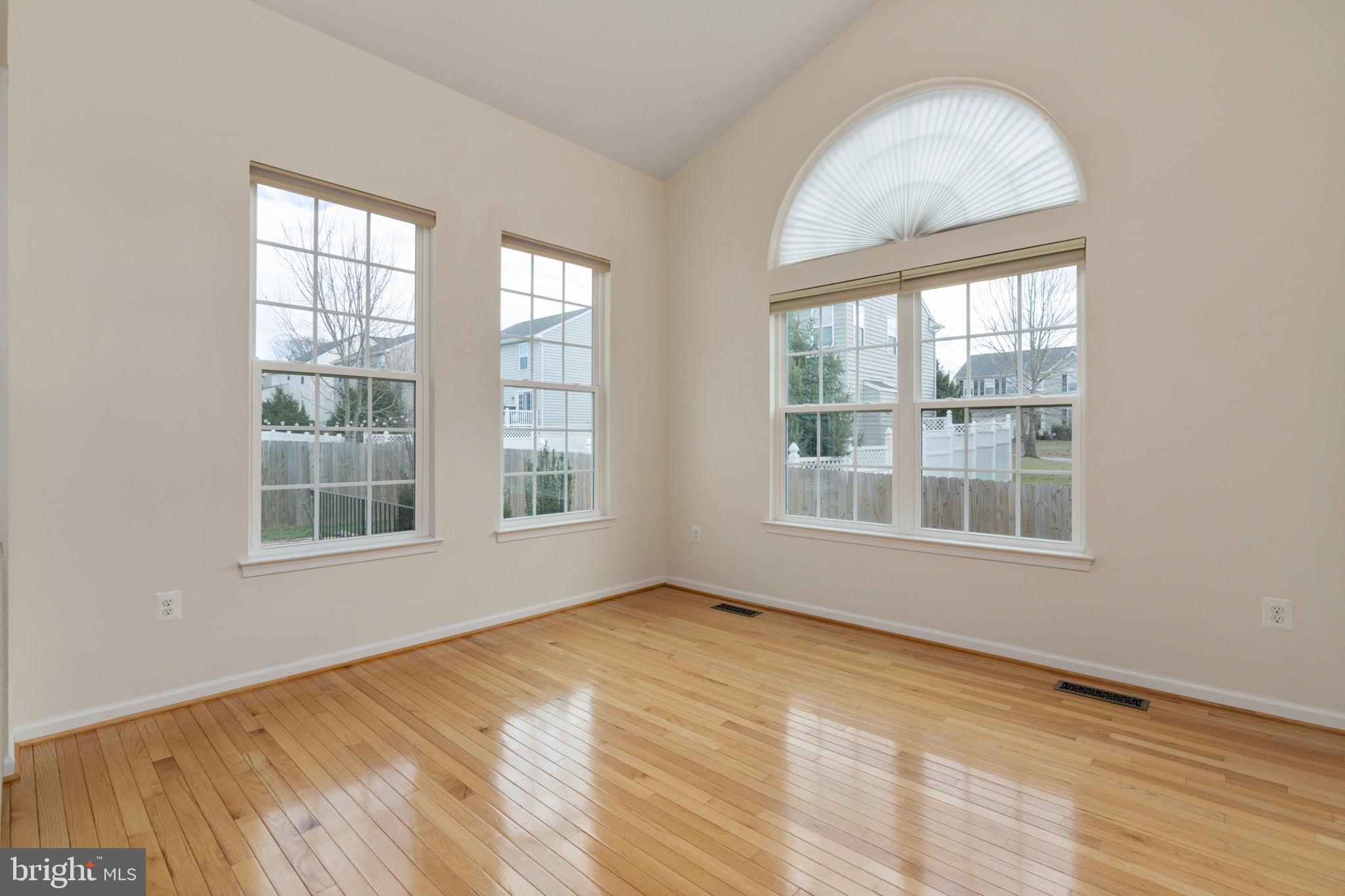 THREE FLAGS - Residential