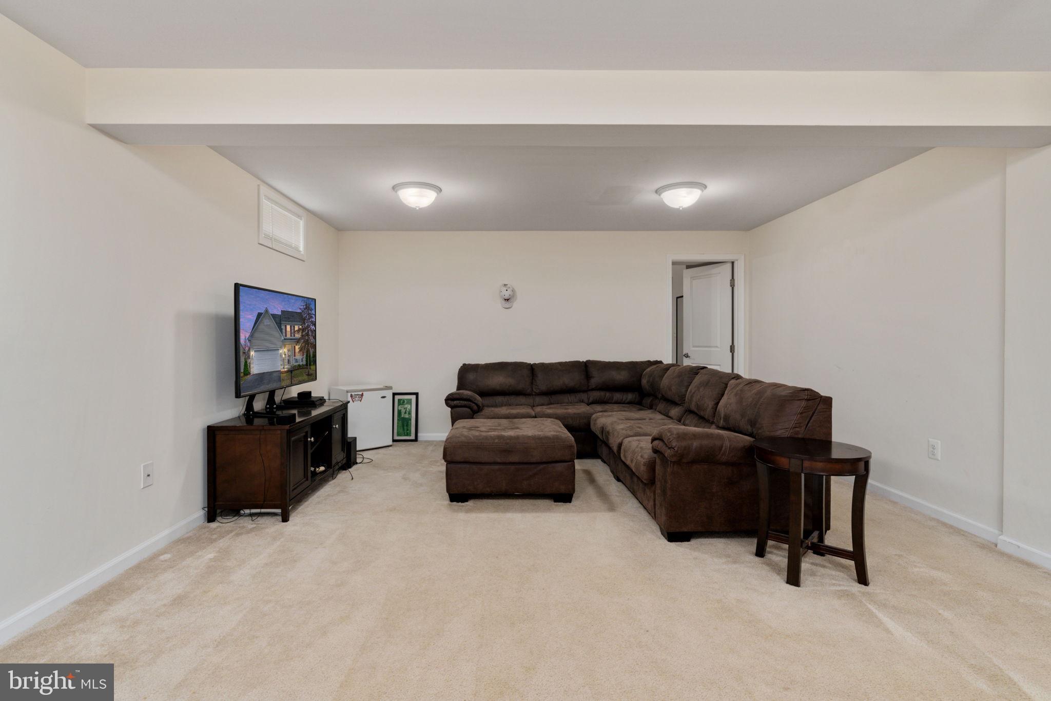 THREE FLAGS - Residential