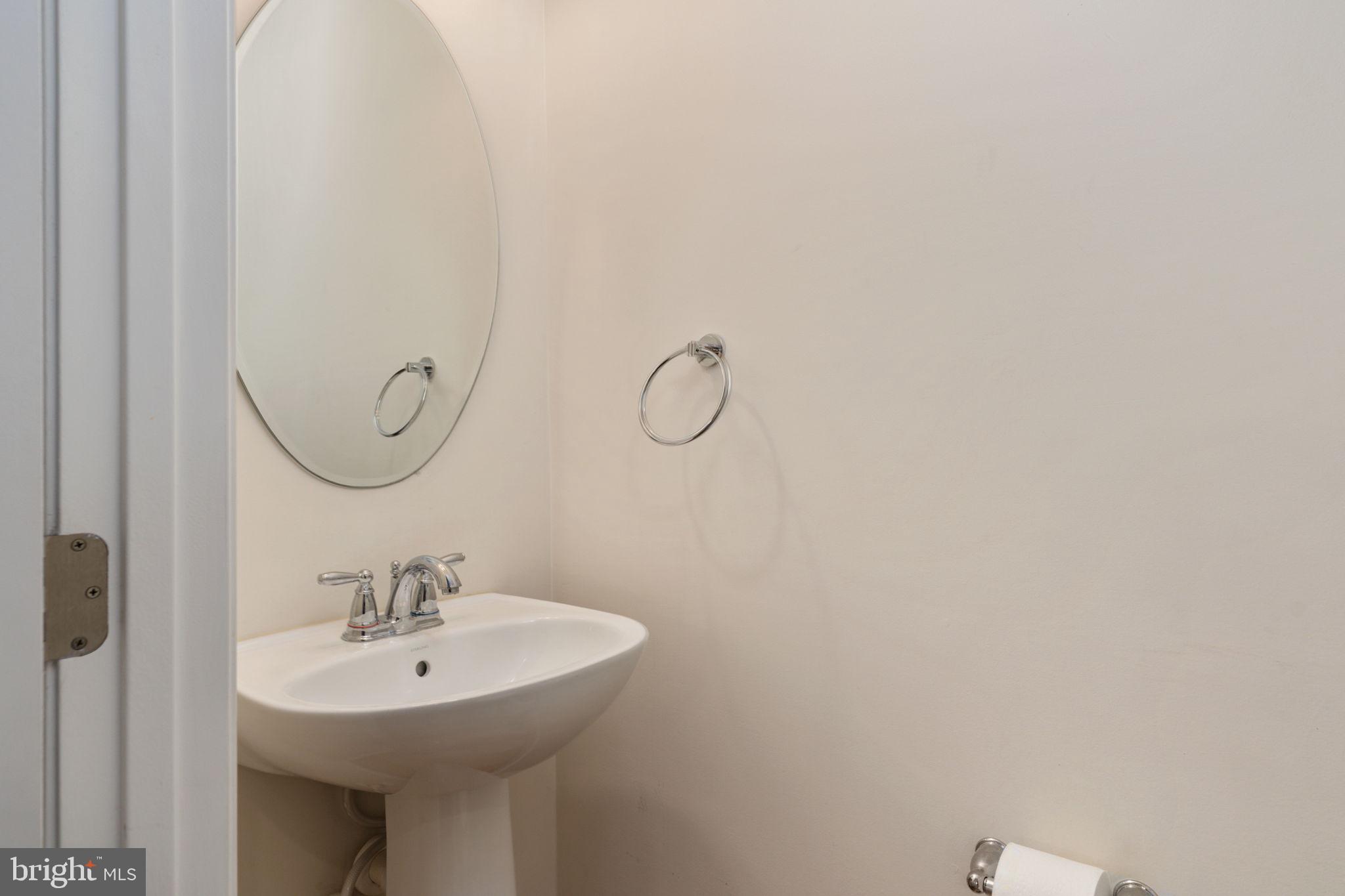 THREE FLAGS - Residential