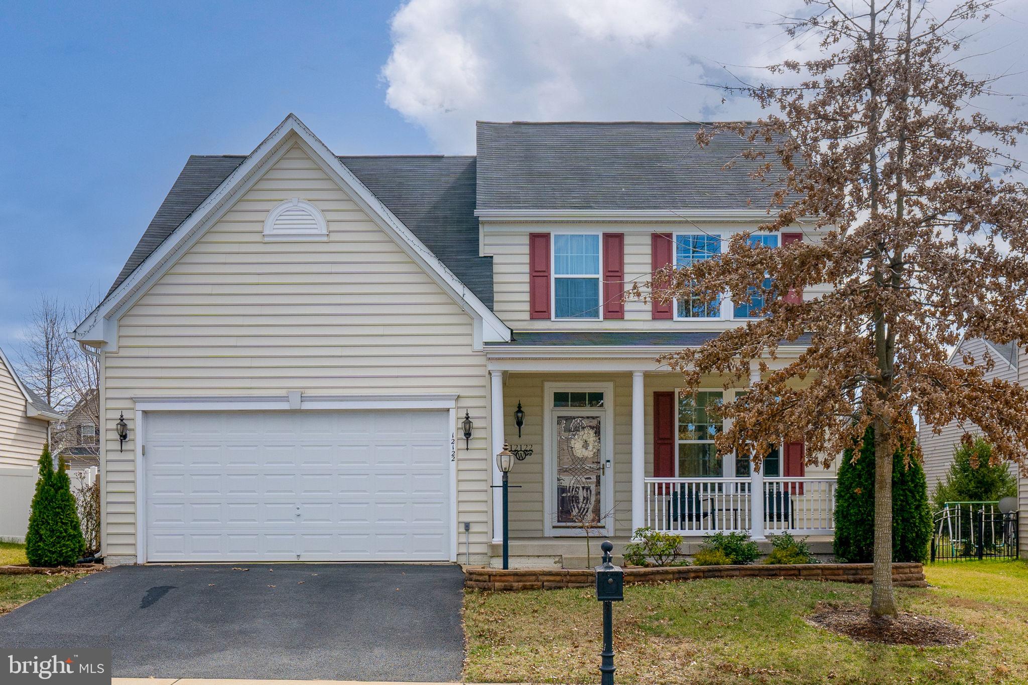 THREE FLAGS - Residential