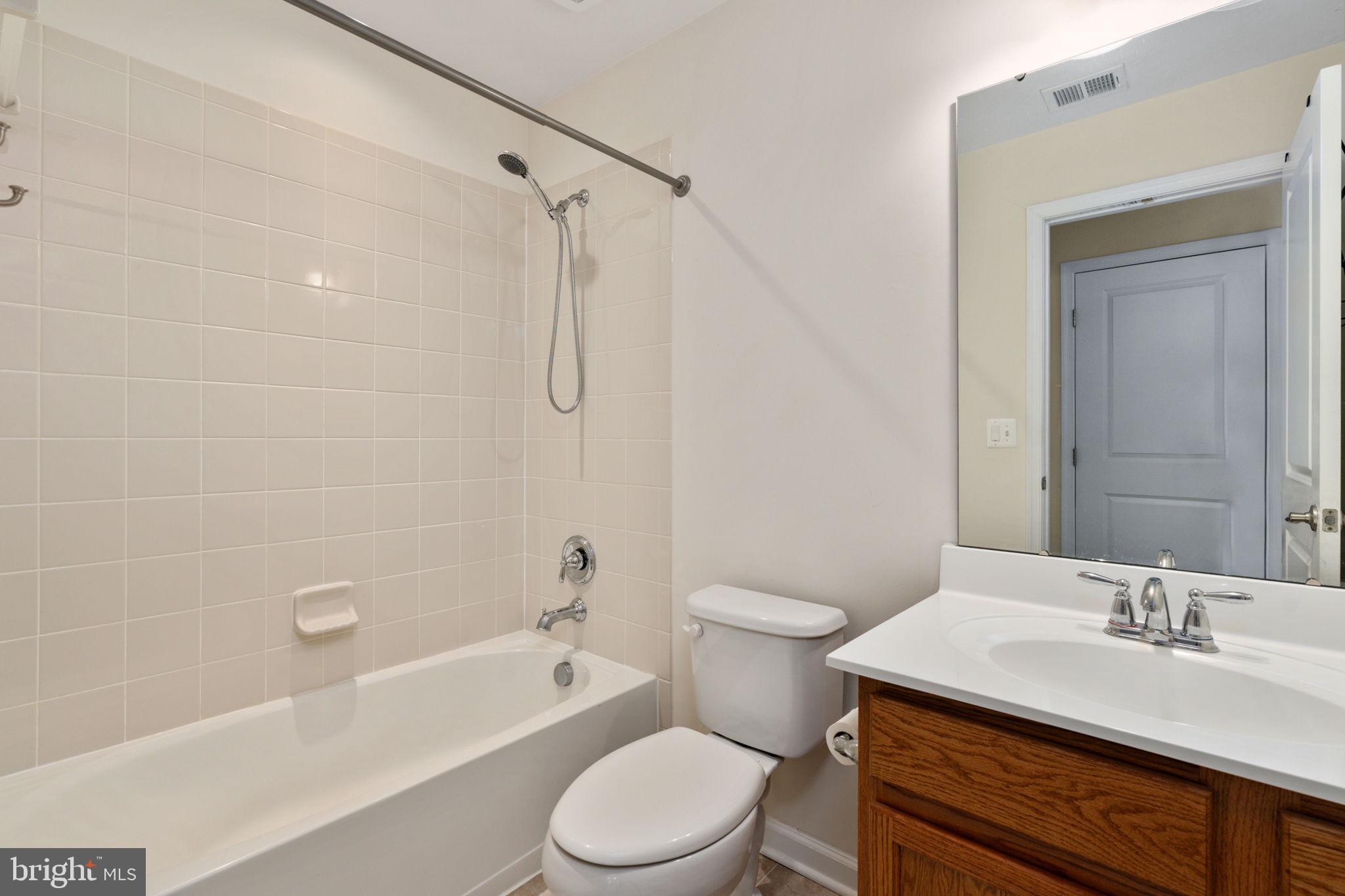 THREE FLAGS - Residential