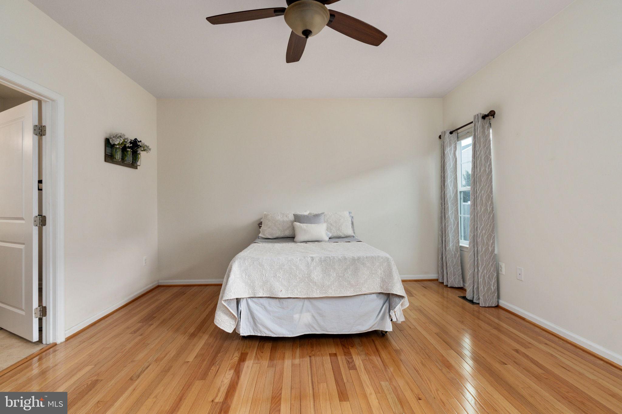 THREE FLAGS - Residential