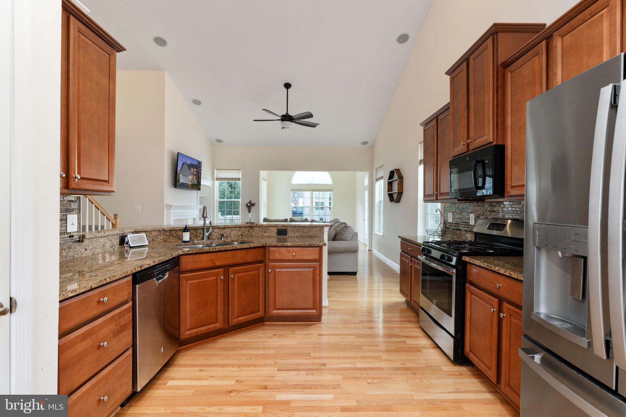 THREE FLAGS - Residential