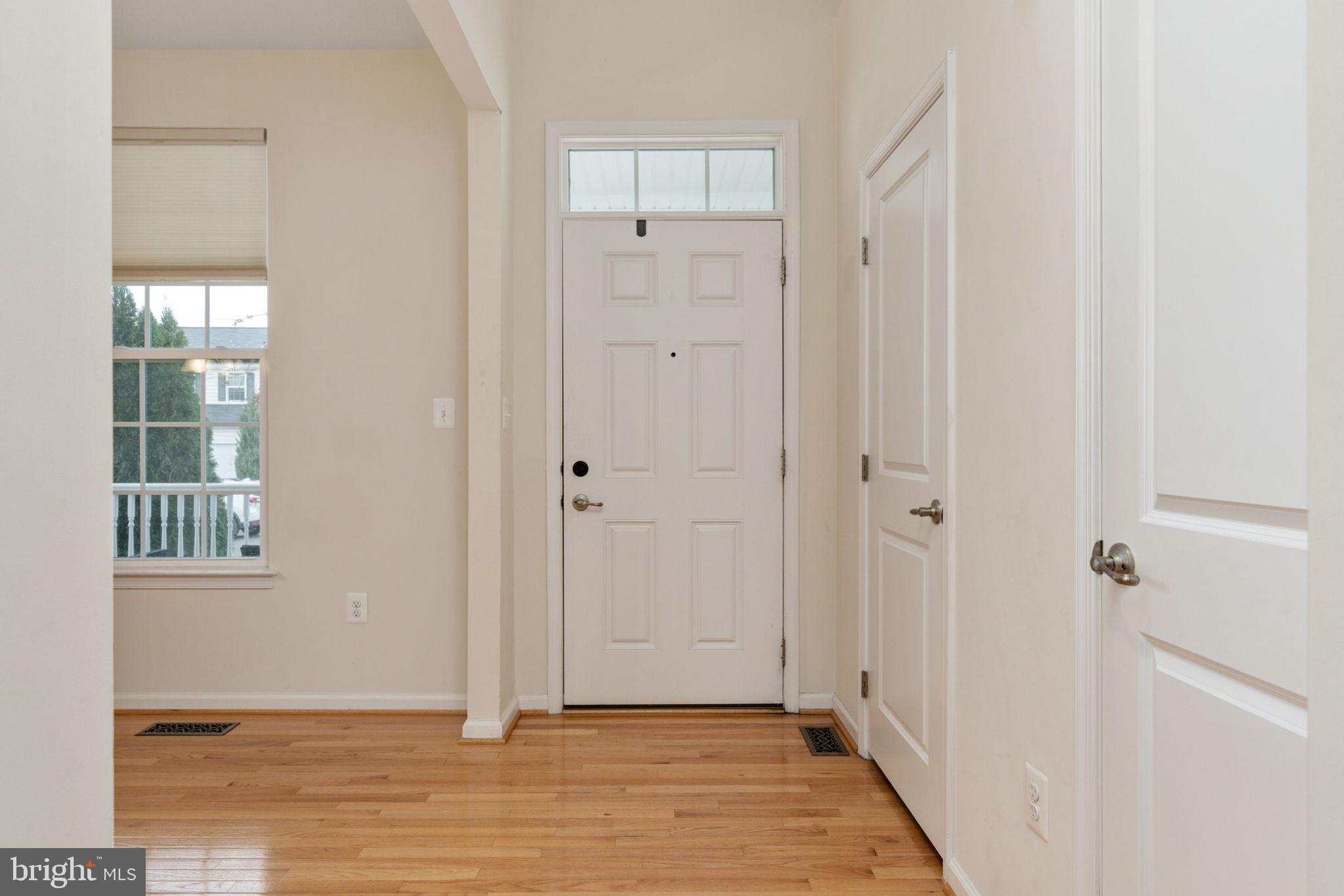 THREE FLAGS - Residential