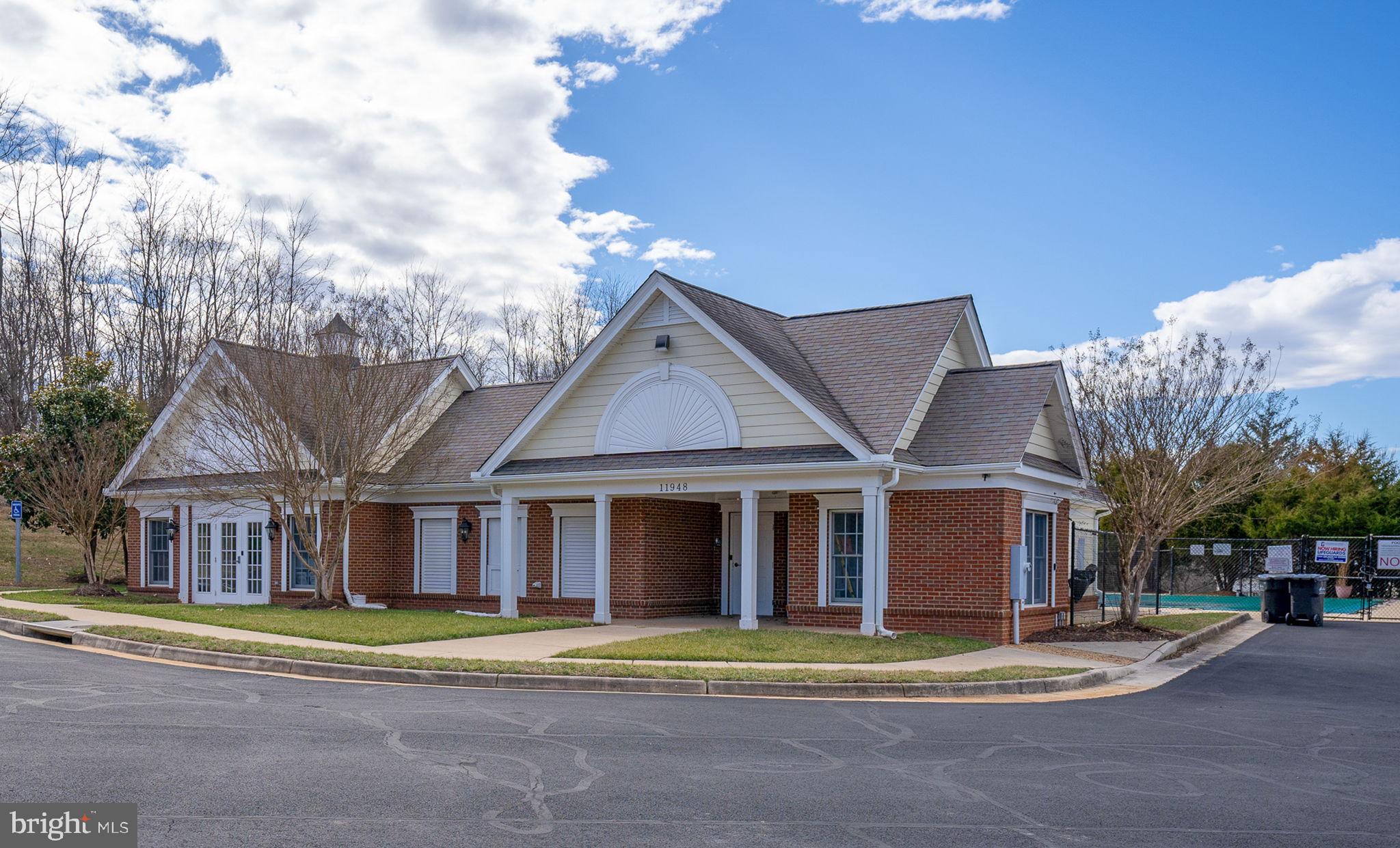 THREE FLAGS - Residential