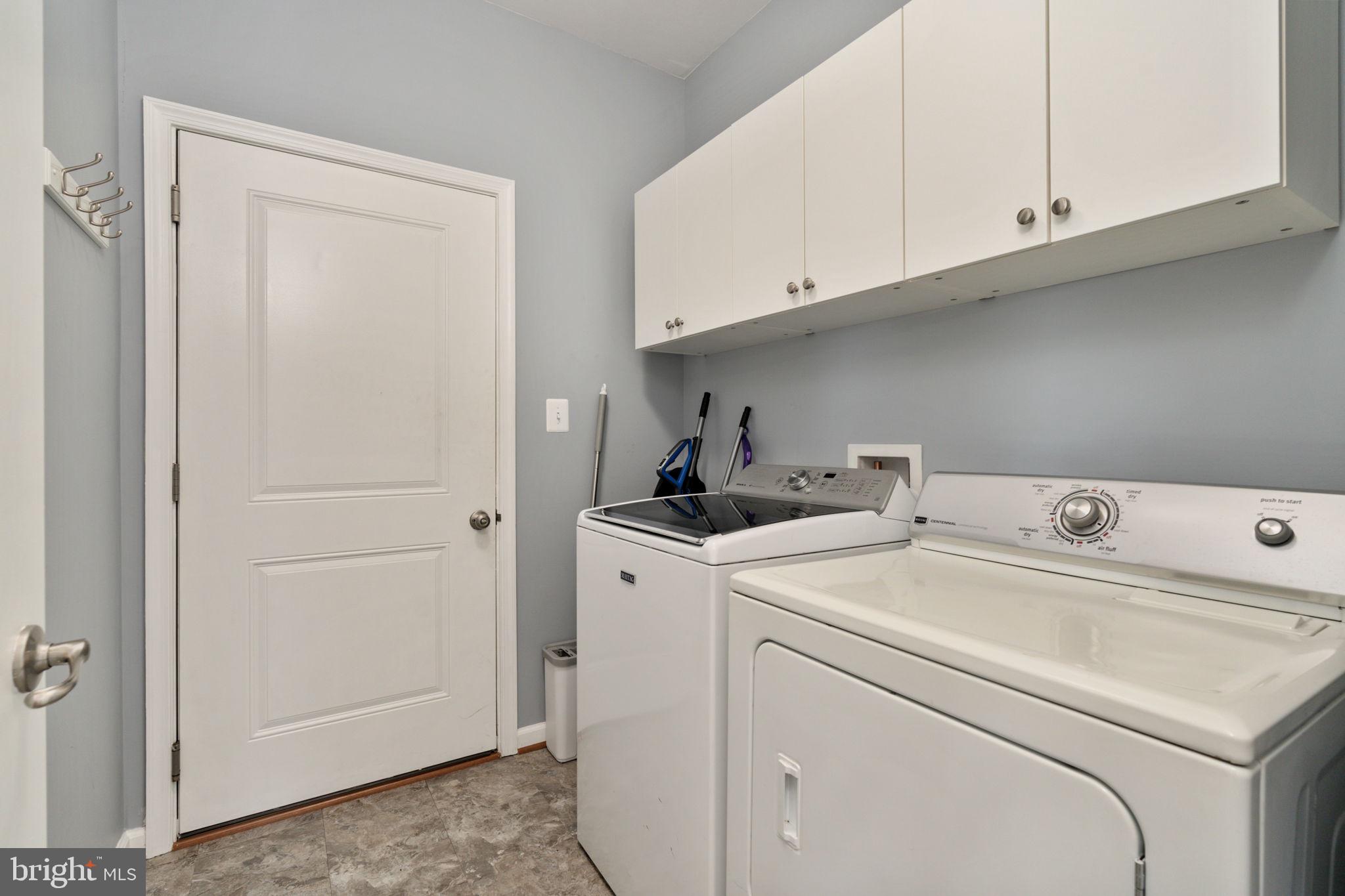 THREE FLAGS - Residential