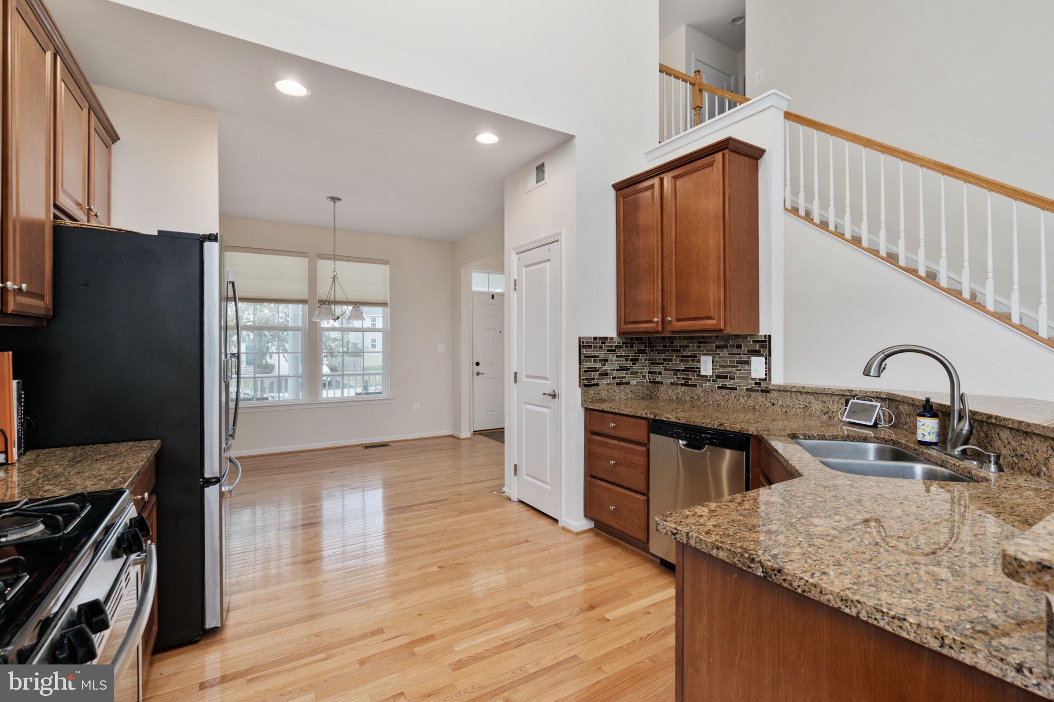 THREE FLAGS - Residential