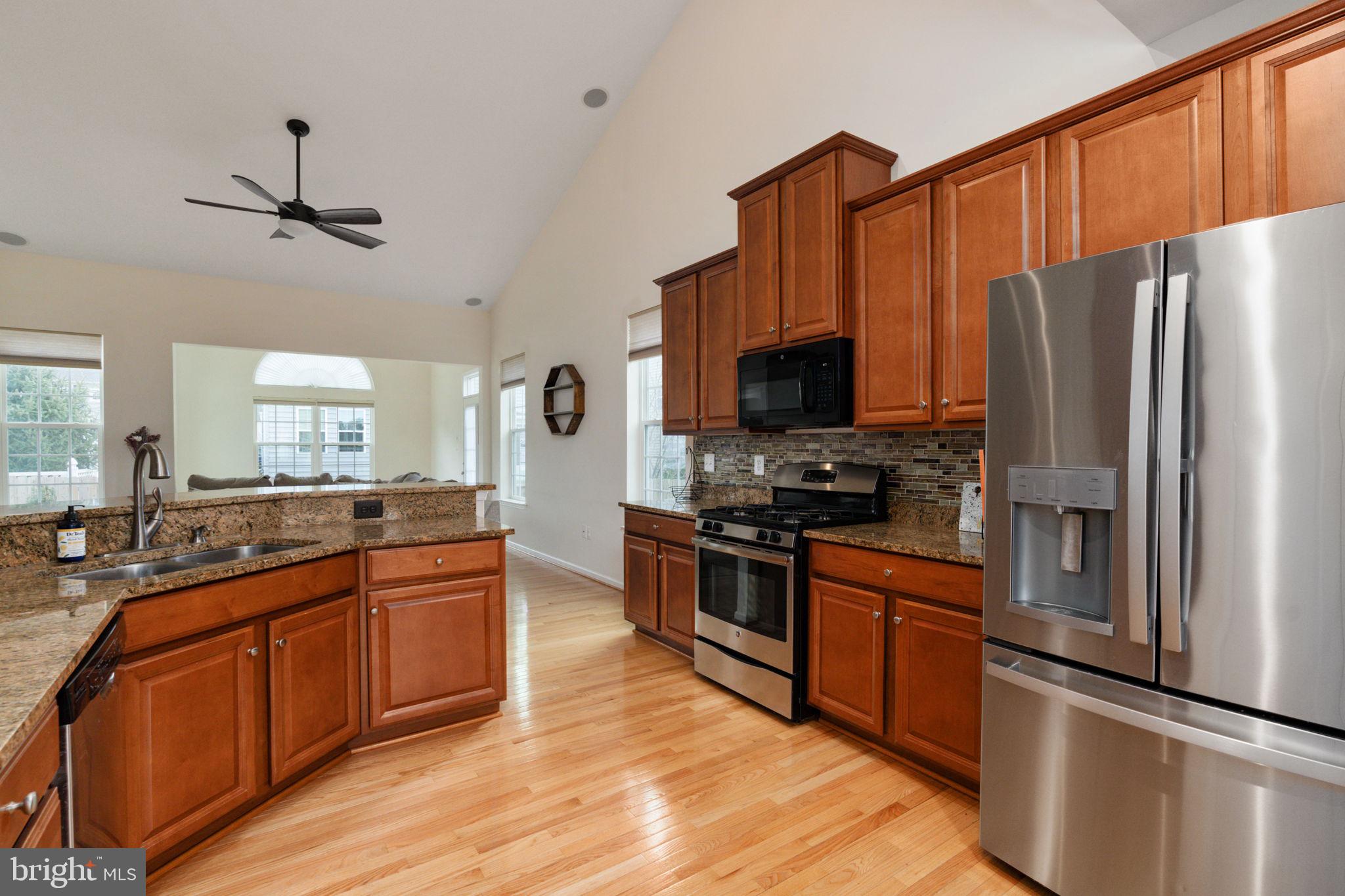 THREE FLAGS - Residential