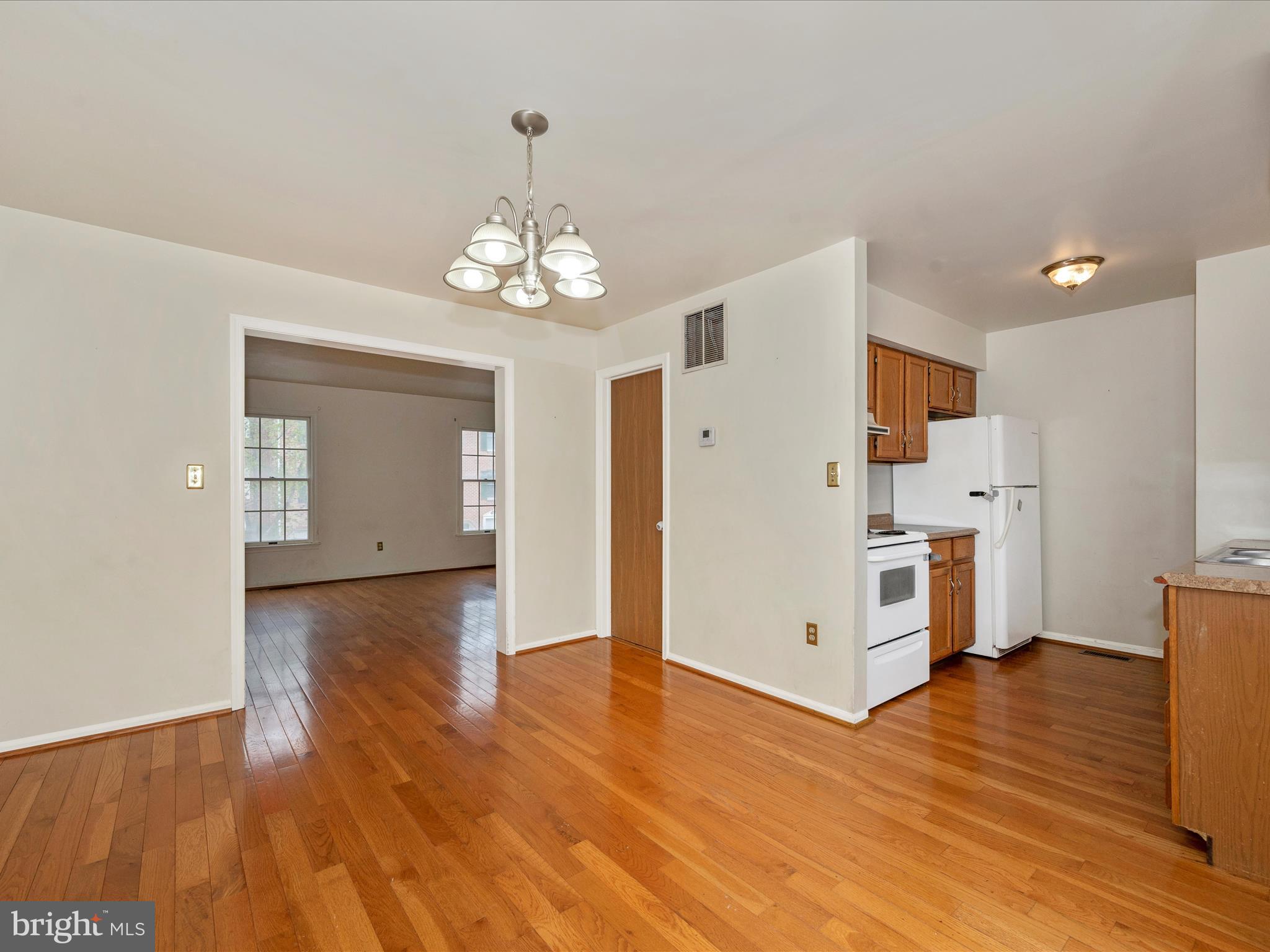 HERITAGE SQUARE - Residential