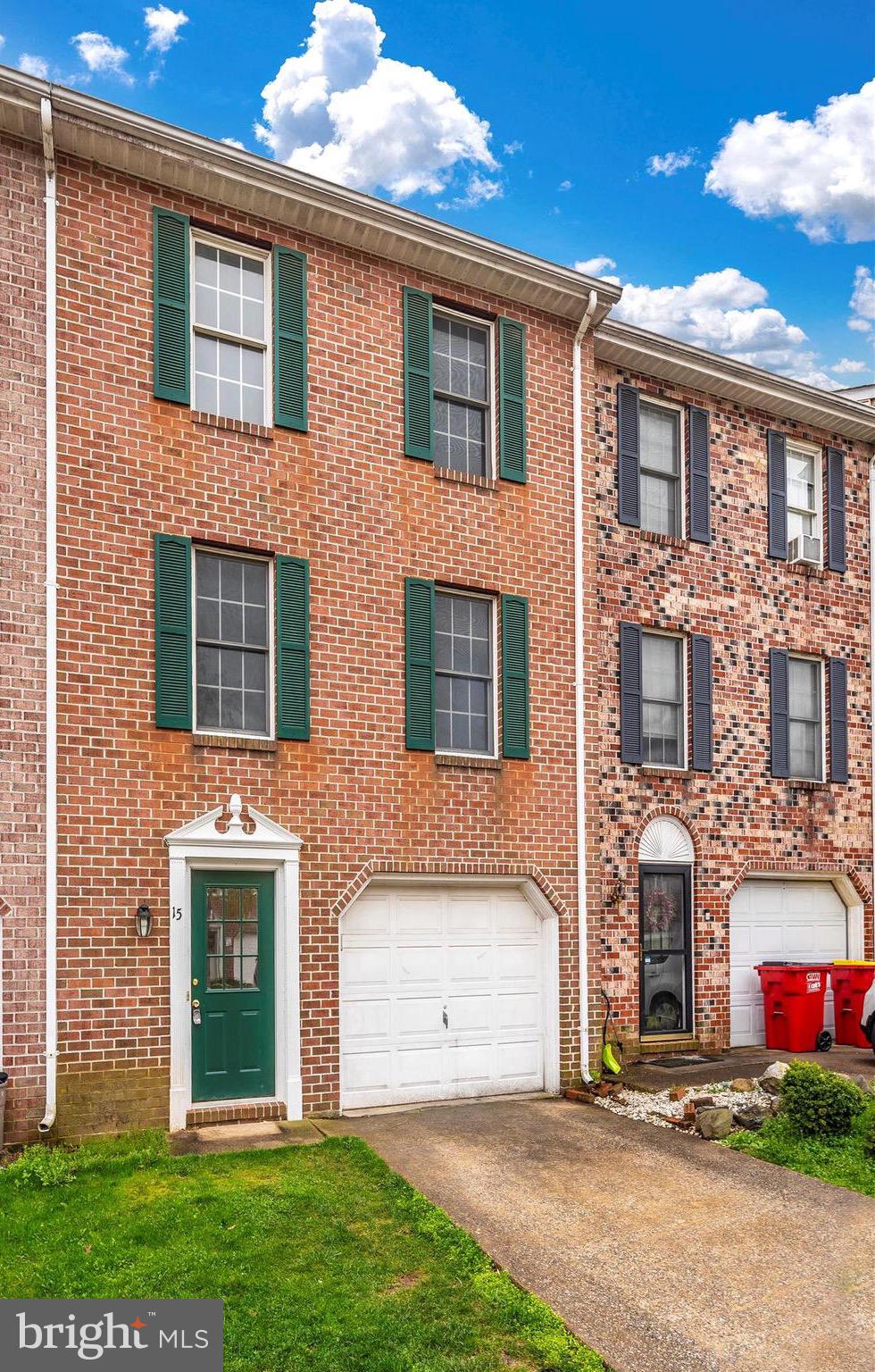 HERITAGE SQUARE - Residential