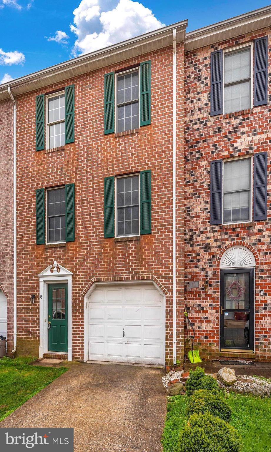 HERITAGE SQUARE - Residential