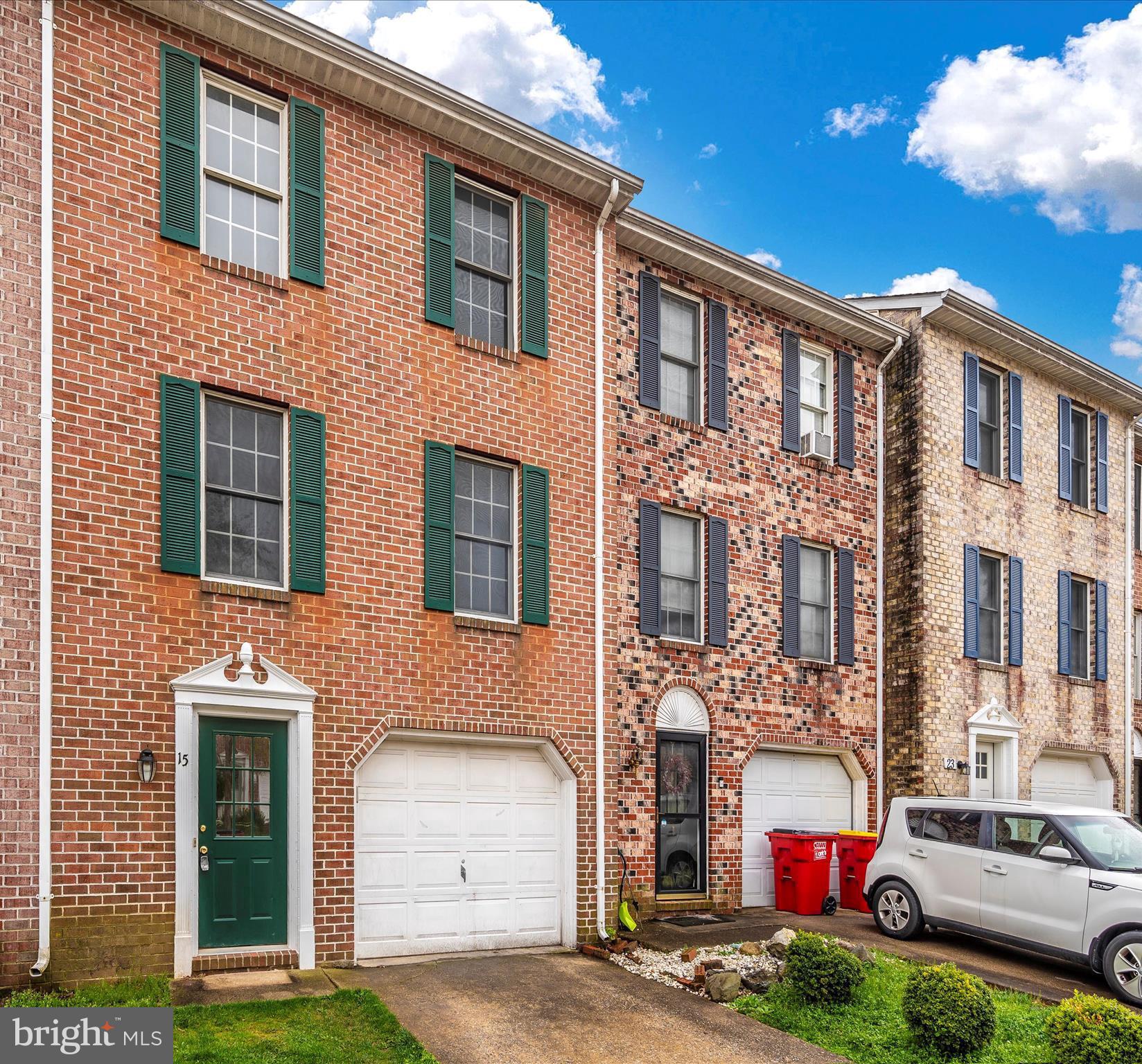 HERITAGE SQUARE - Residential