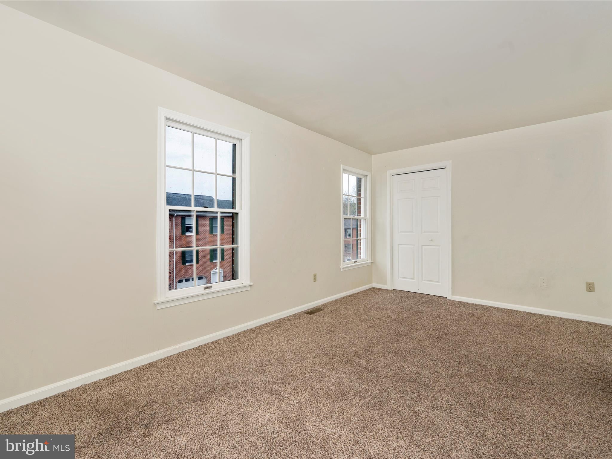 HERITAGE SQUARE - Residential