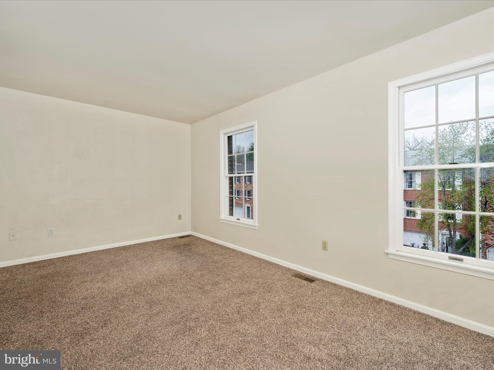 HERITAGE SQUARE - Residential