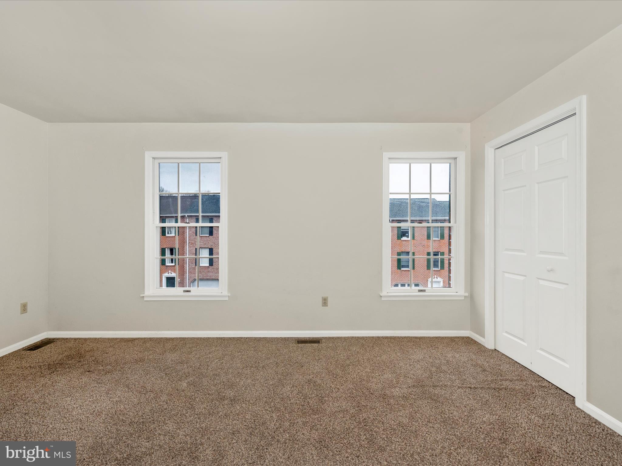 HERITAGE SQUARE - Residential