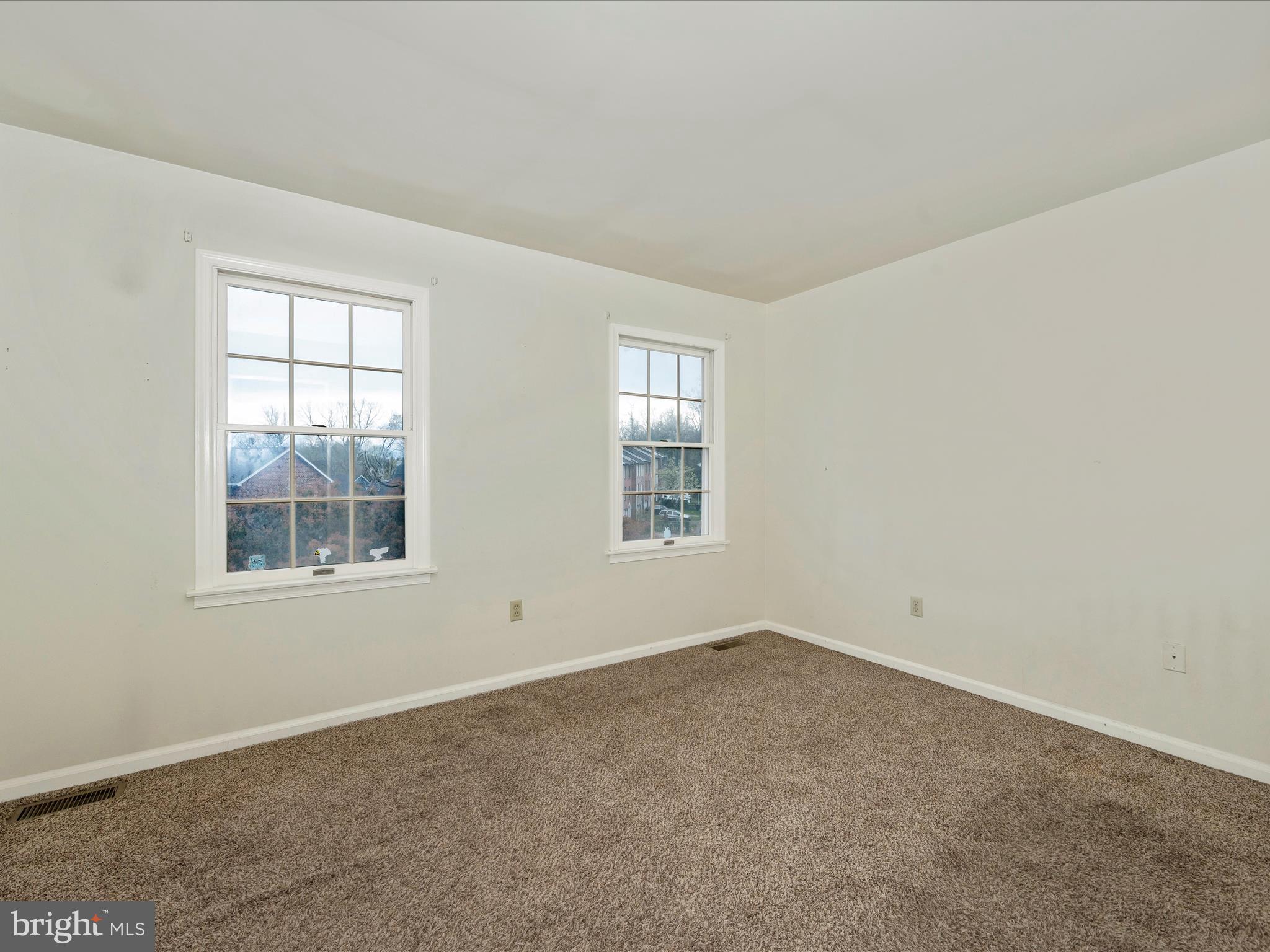 HERITAGE SQUARE - Residential