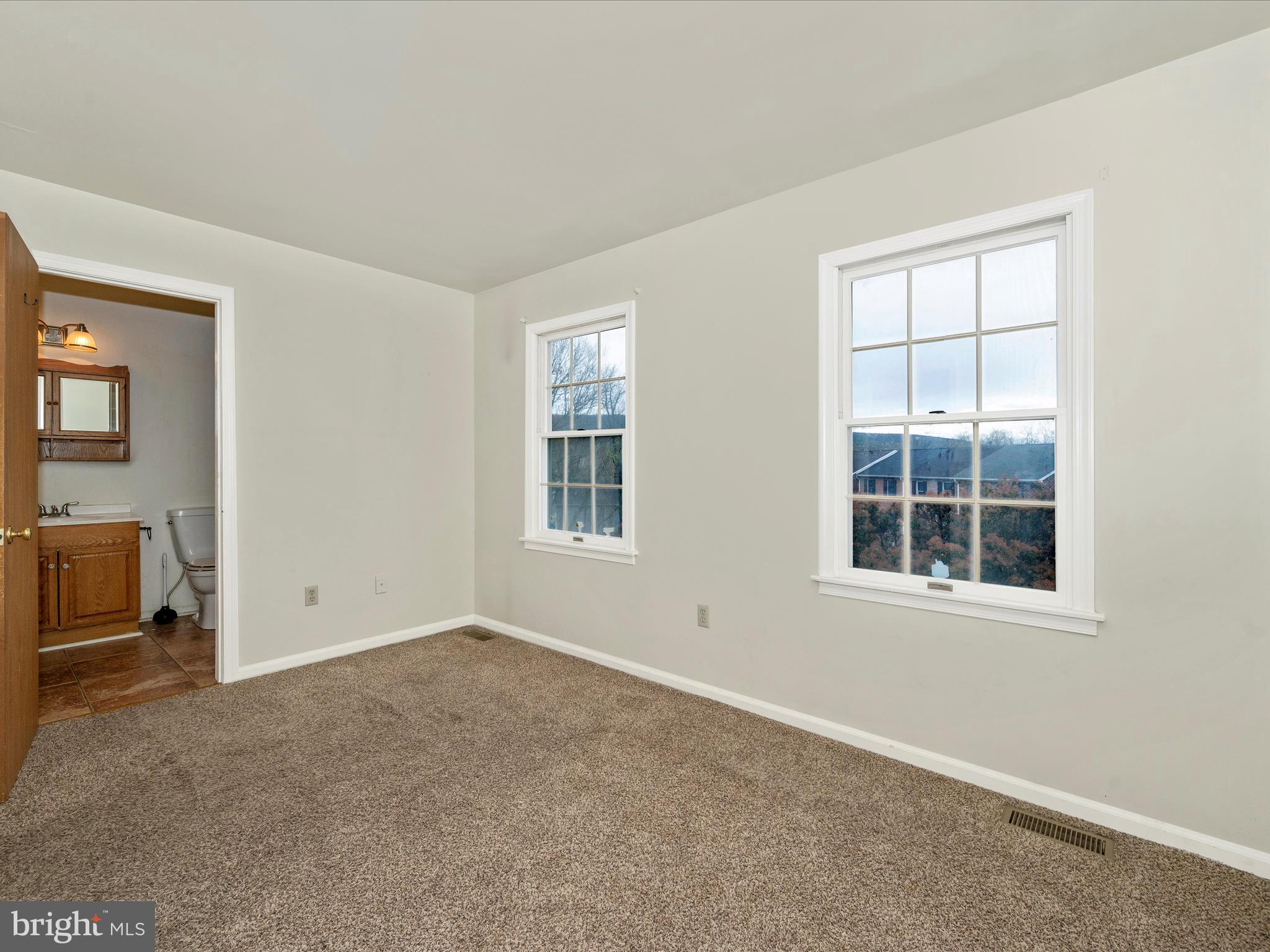 HERITAGE SQUARE - Residential