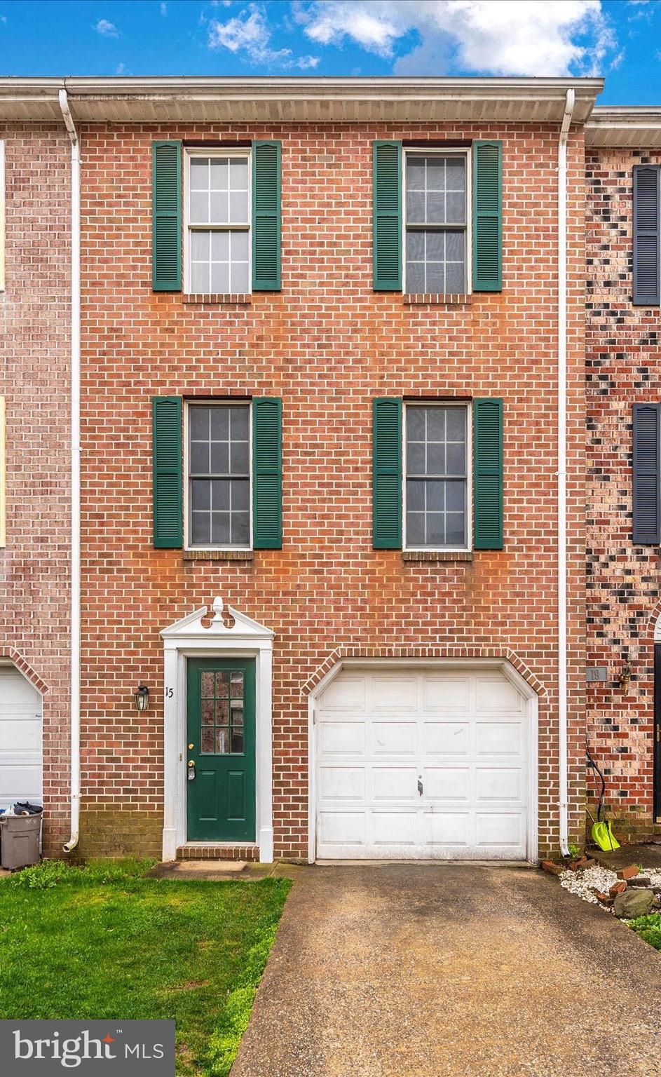 HERITAGE SQUARE - Residential