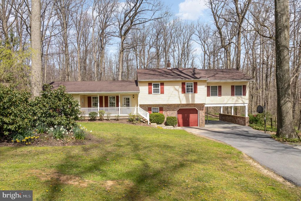 Photo of 22 Echo Valley Drive, New Providence, PA 17560 (MLS # PALA2049394)